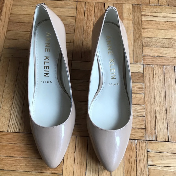 Shoes - NEW nude patent leather shoes size 9.5